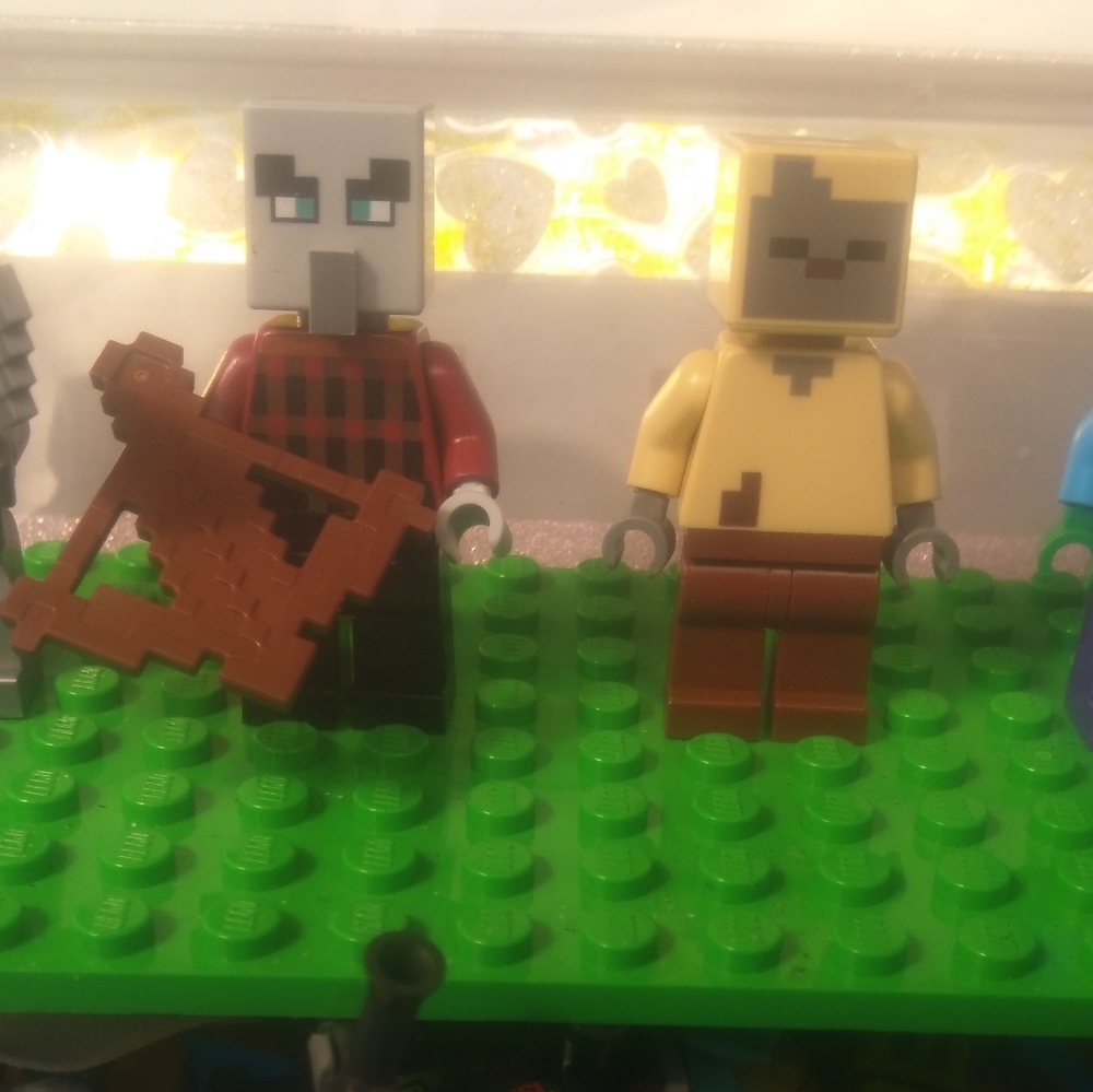 Lego Minecraft minifigures bundle